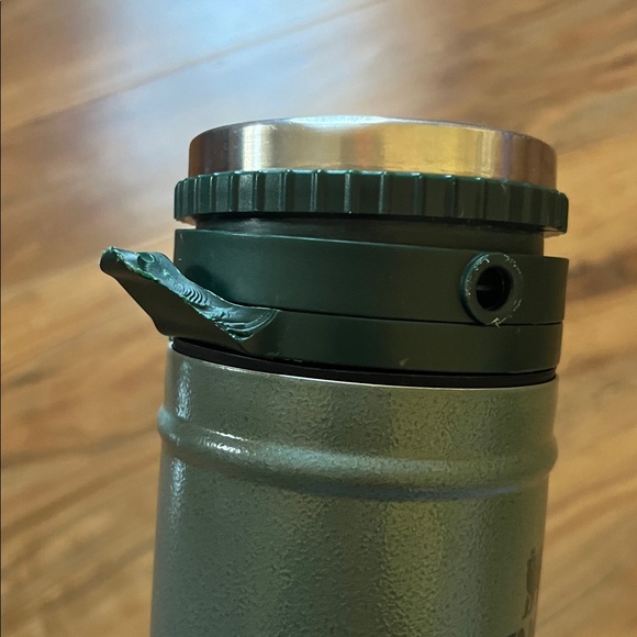 Insulated stainless steel Stanley travel mug - Picture 3 of 5